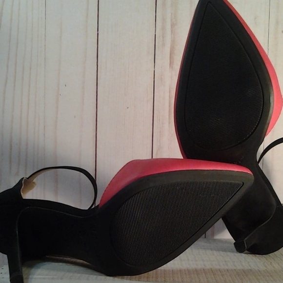 DOLLHOUSE - Picture 2 of 3